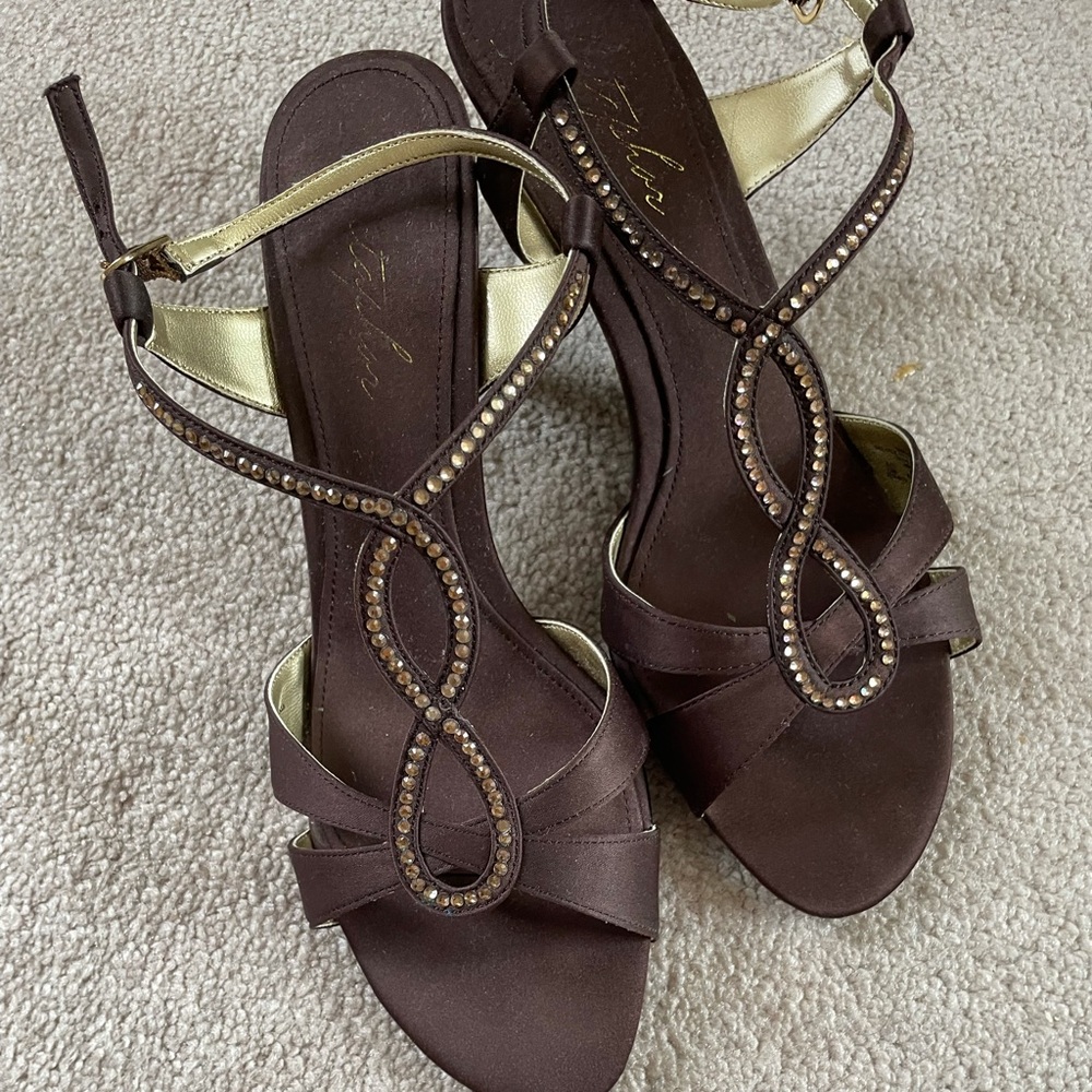 Pretty brown heeled shoes!